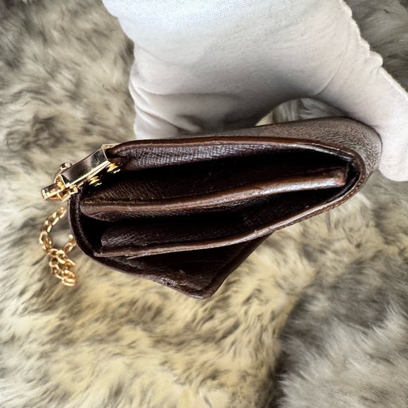 Louis Vuitton damier 
Vintage Sarah Wallet converted Crossbody - Picture 5 of 15